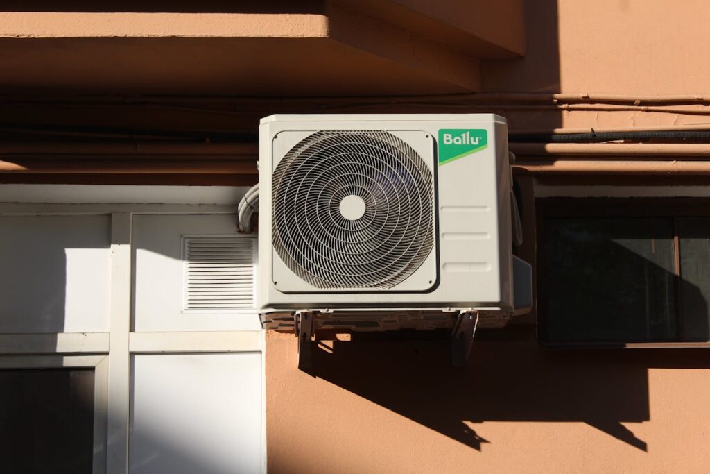 Warmtepomp aan de gevel